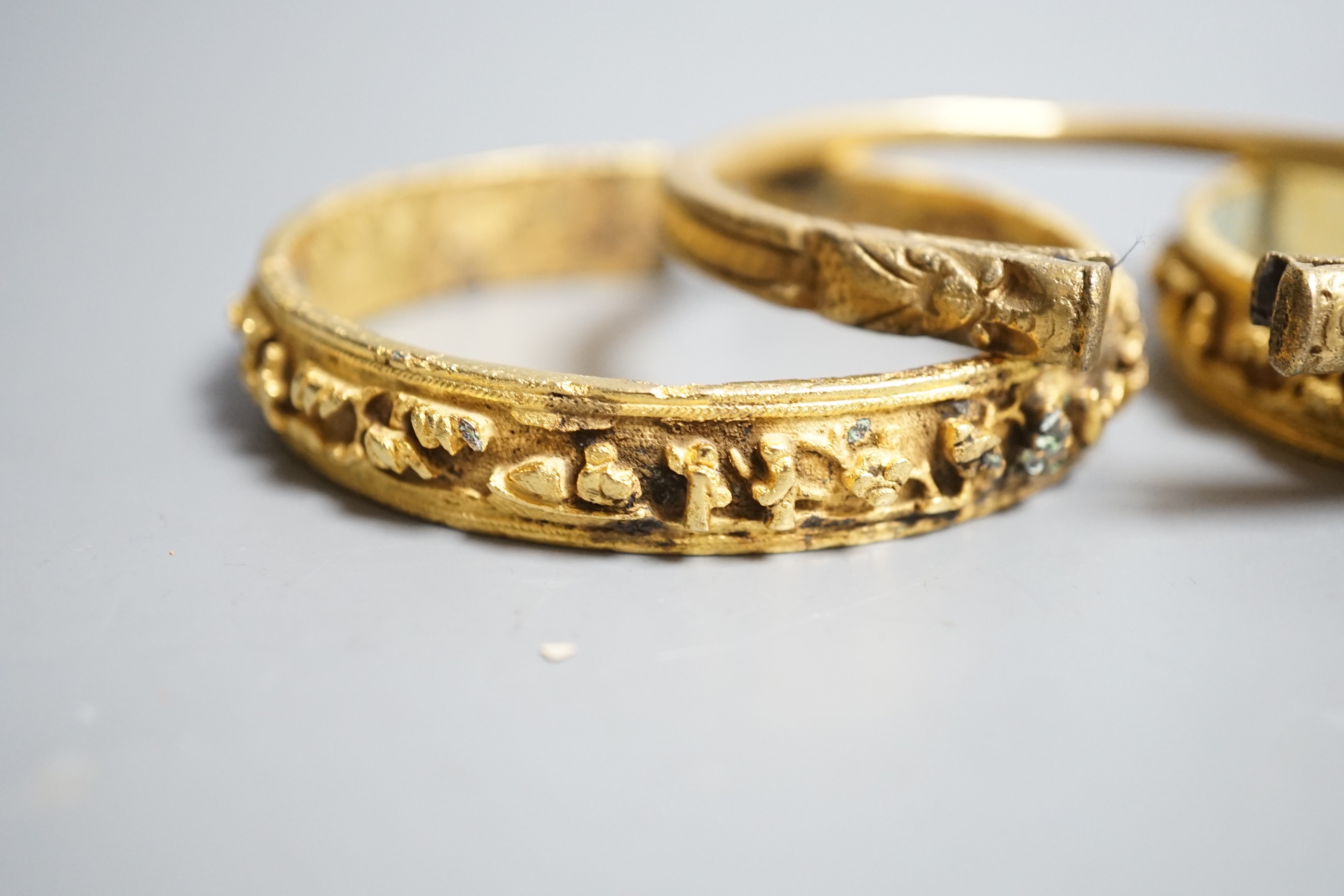 Three Chinese gilt bronze bangles, 19th/early 20th century